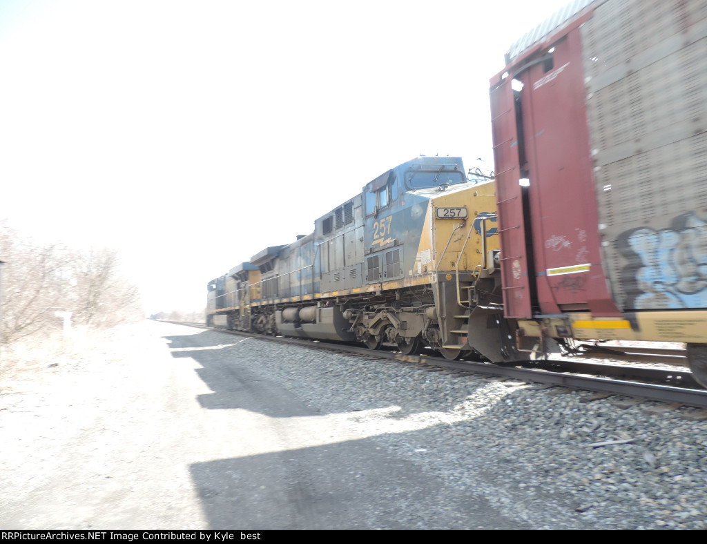 CSX 257 on M264